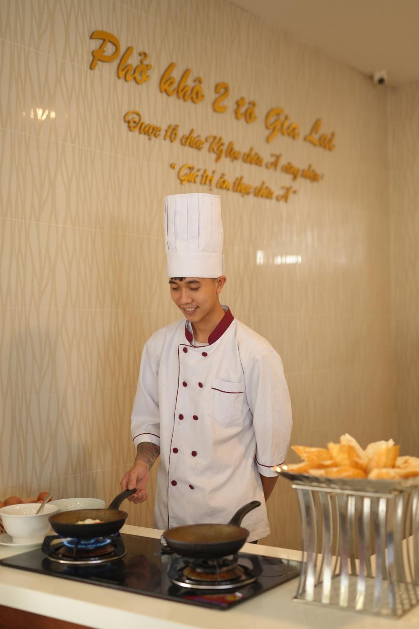 Pleiku & Em Hotel By Gia Lai Tourist Esterno foto
