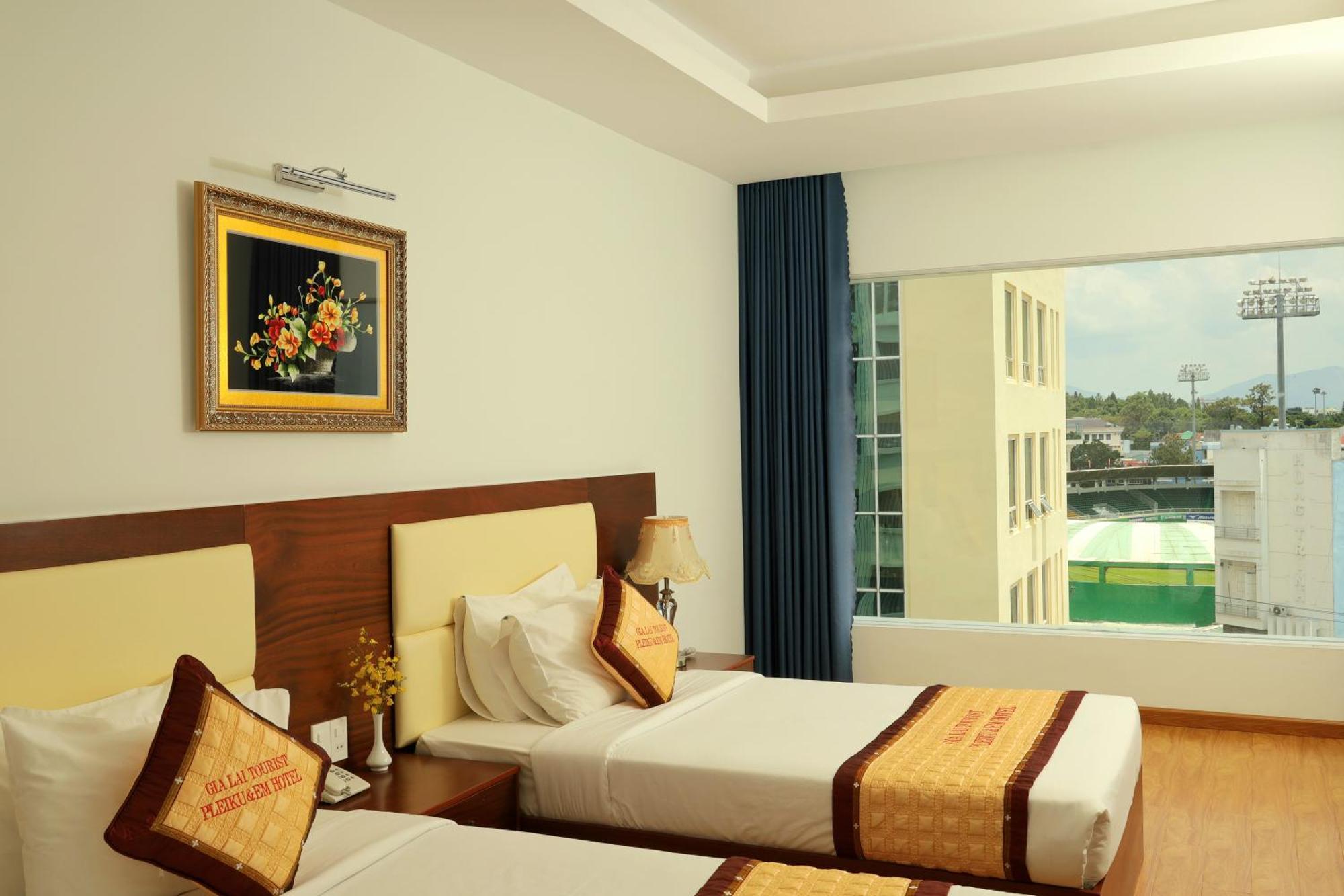 Pleiku & Em Hotel By Gia Lai Tourist Esterno foto