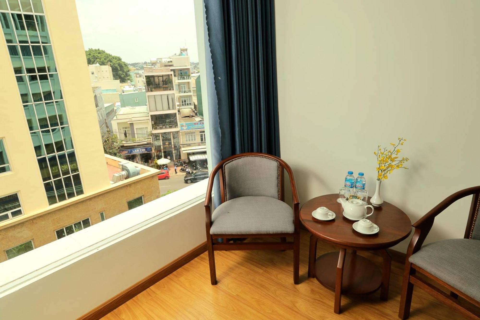 Pleiku & Em Hotel By Gia Lai Tourist Esterno foto