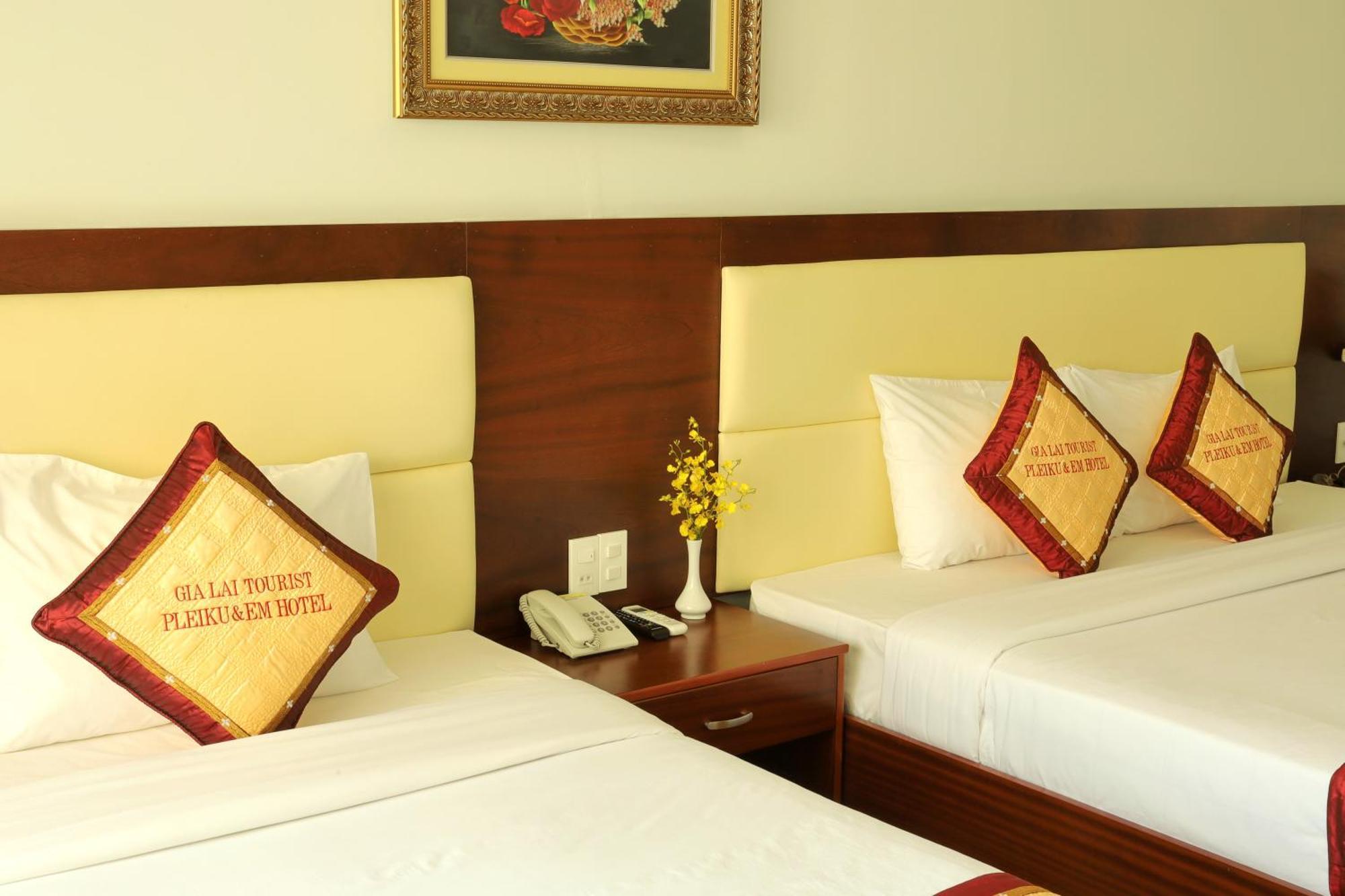 Pleiku & Em Hotel By Gia Lai Tourist Esterno foto