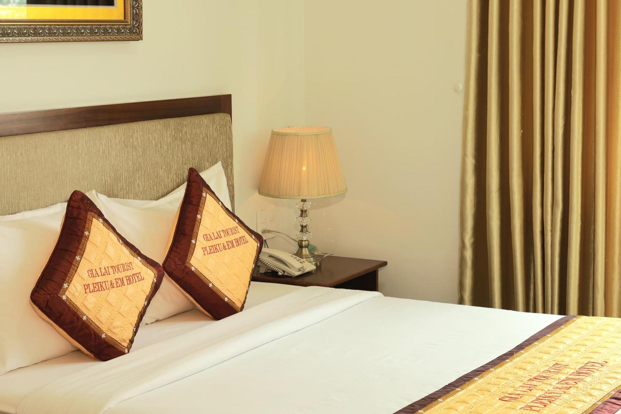 Pleiku & Em Hotel By Gia Lai Tourist Esterno foto